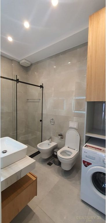 TEK TIRANA GARDEN BUILDING JAPIM ME QIRA APARTAMENT LUKSOZ 1+1 + POST PARKIMI