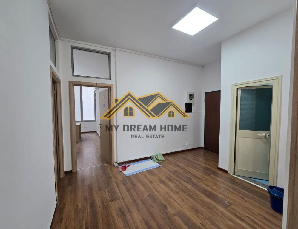 SHITET NJESI BIZNESI NE RRUGE KRYESORE PRAN KAZAZIT!