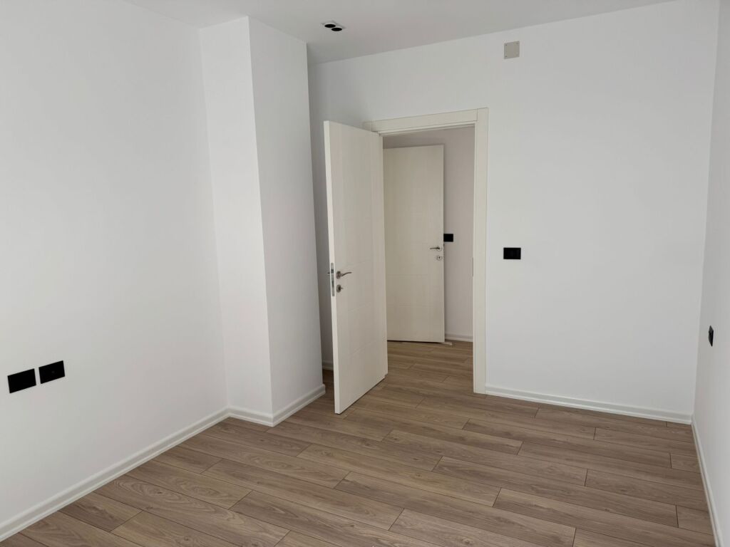 Shitet 2+1 pran hotel Gaxherrit Qsarak