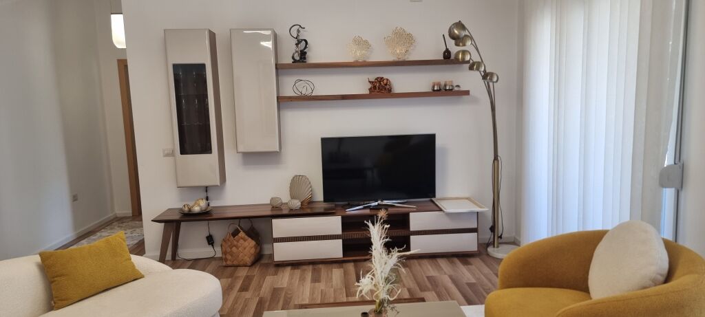 EKSKLUZIVE- Vilë 2-Katëshe për Shitje në Yrshek! 290,000 € Sip. Totale  374m2