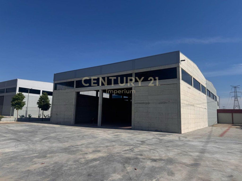 Japim me qira kapanon Shum Prane Aeroportit Nënë Tereza 3,000 € /Muaj