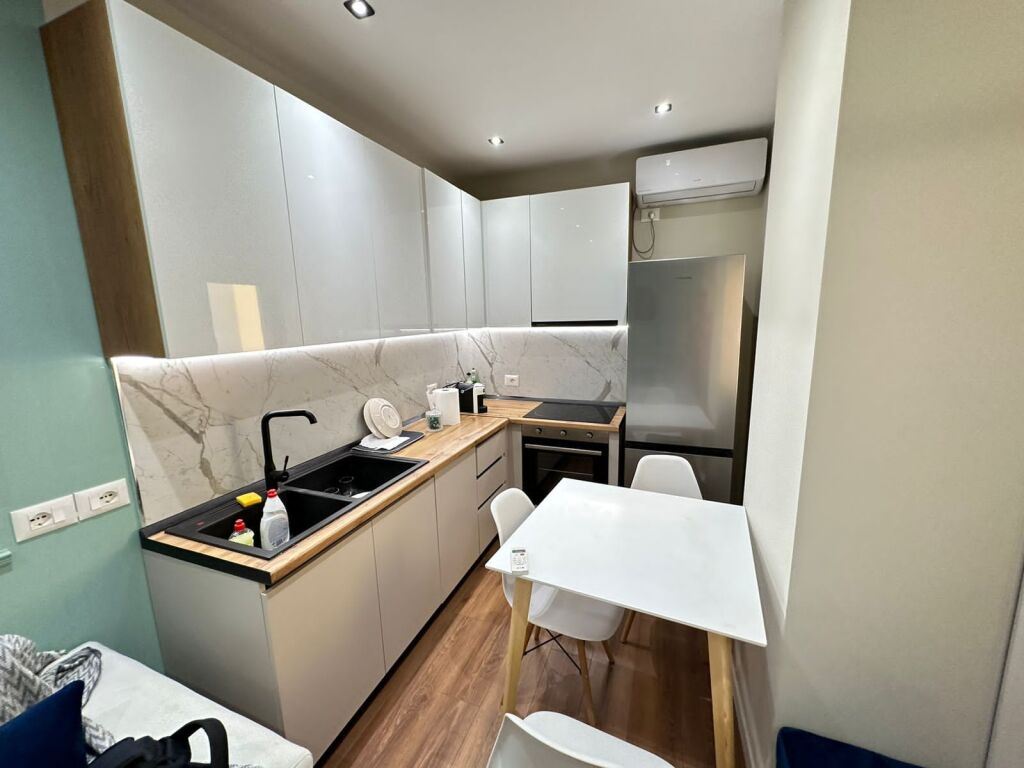 ✨ Super apartment 1+1 for rent📍 Address: Mine Peza Street💶 Price: 58,000 lek (non-negotiable)