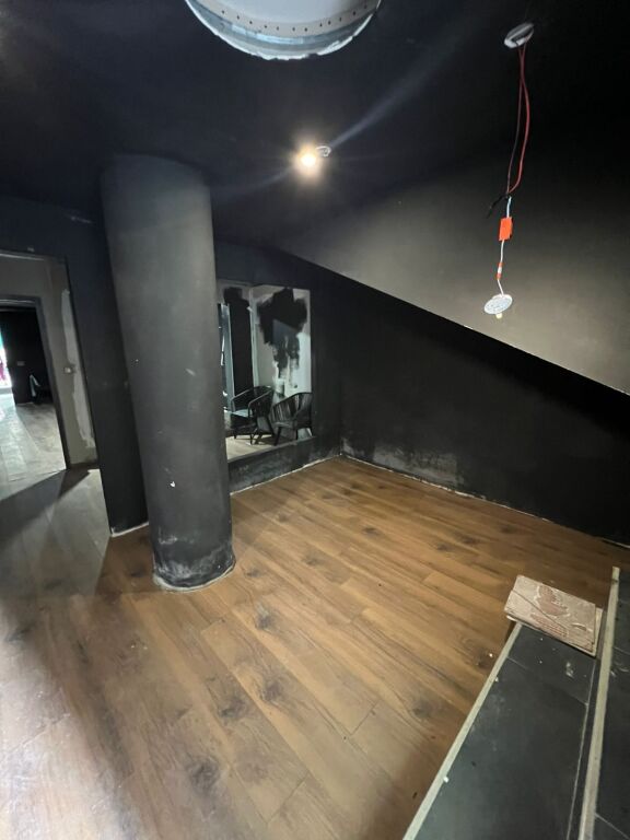 AFFITTASI NEGOZIO 70M2 VICINO A GERMAN COMPUTERS