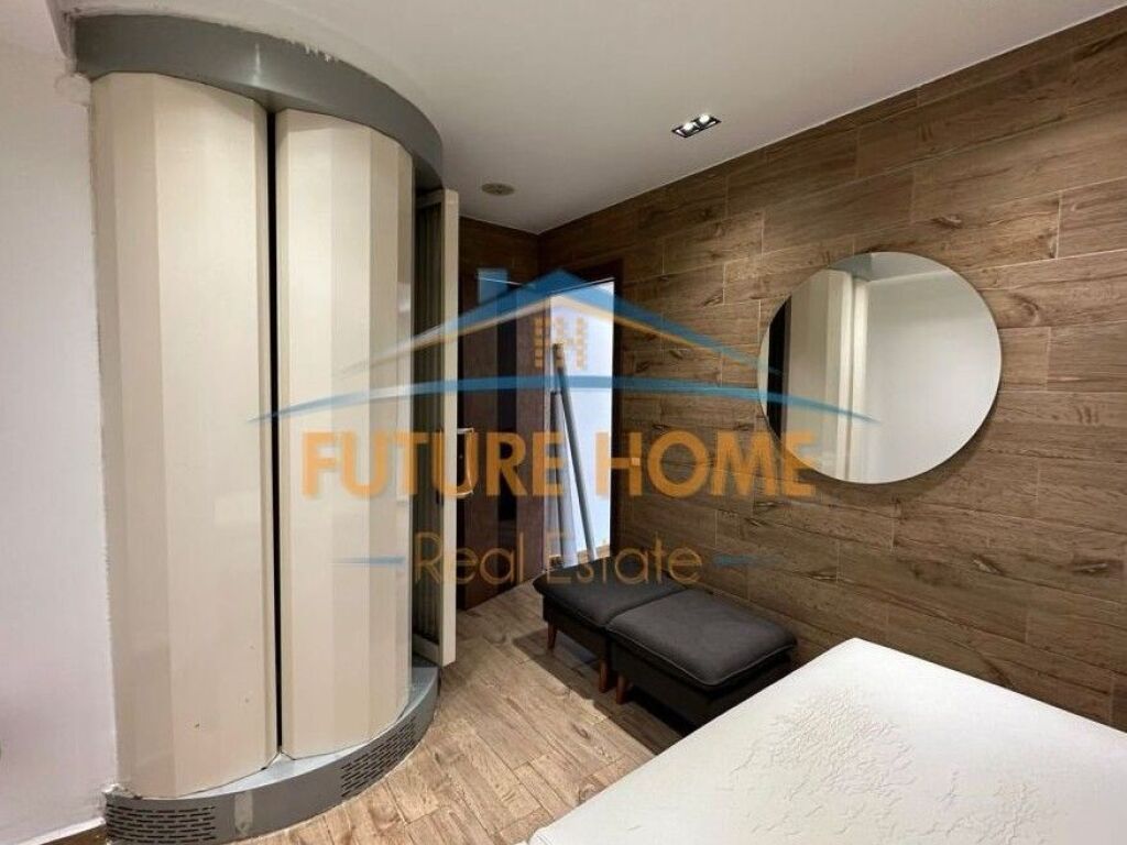 Shitet, Apartament, Petro Nini