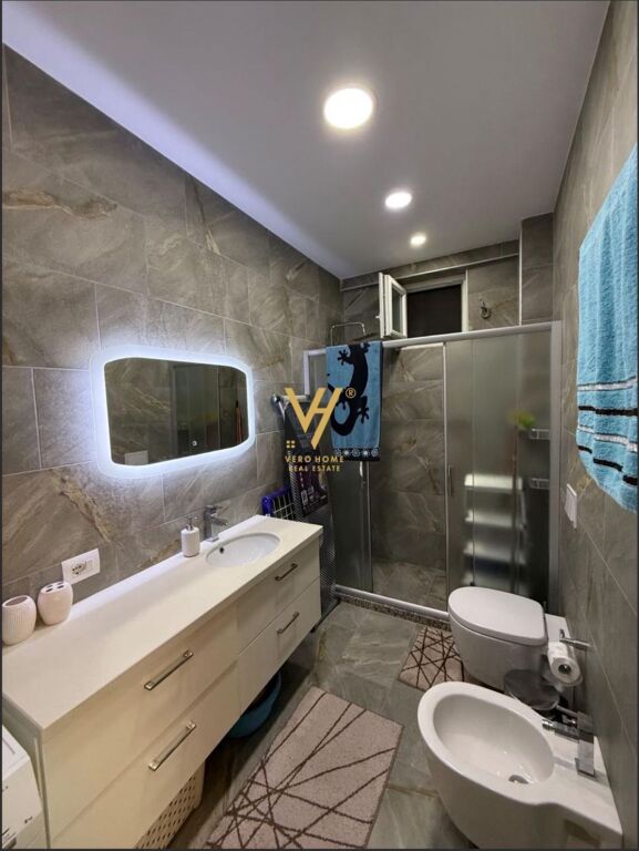 JEPET APARTAMENT 2+1+2+BLK ME QERA TE KOPSHTI BOTANIK 1.000 EURO