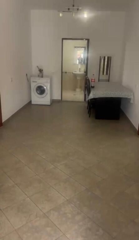 Jepet me qera apartament 2+1+ 2 Ballkon , RRUGA PJETER BUDI, AFER ISH SHKOLLES FLABINA, QYTETIN STUDENTI.