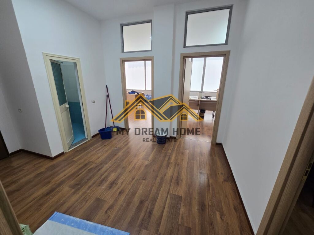 SHITET NJESI BIZNESI NE RRUGE KRYESORE PRAN KAZAZIT!