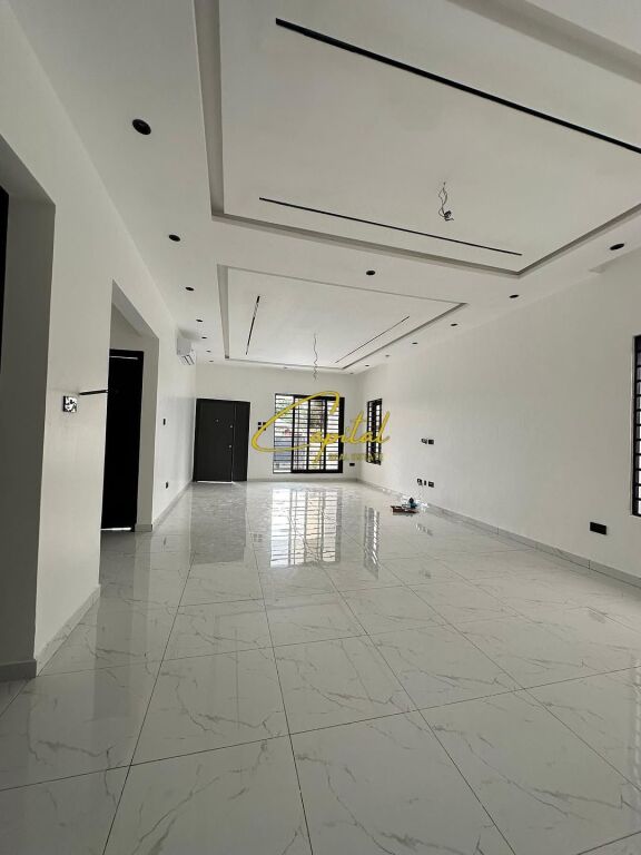 BUSINESS PREMISES FOR RENT 116 M2 5 MAY 130,000 LEKE