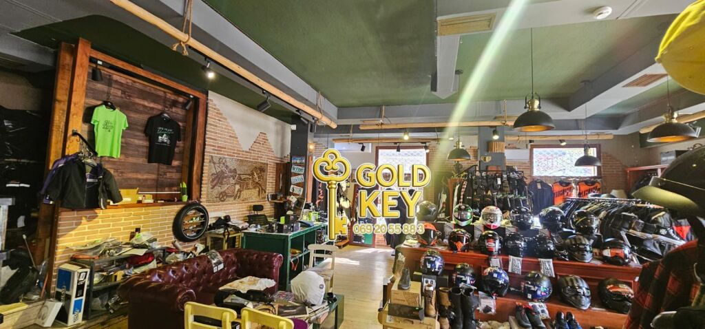 Ambjent Biznesi me Qer Kali Troies -Plazh