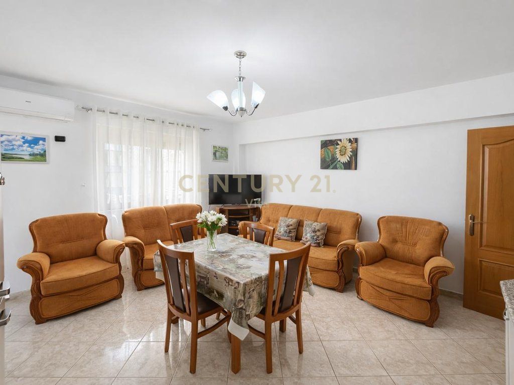 APARTAMENT ME QIRA 2+1 PRANE SPITALIT AMERIKAN , LAGJIA 18 , DURRES !!