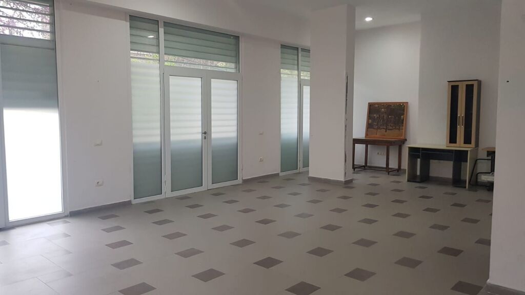 🏢 Negozio in Vendita a Ali Dem – Posizione Strategica