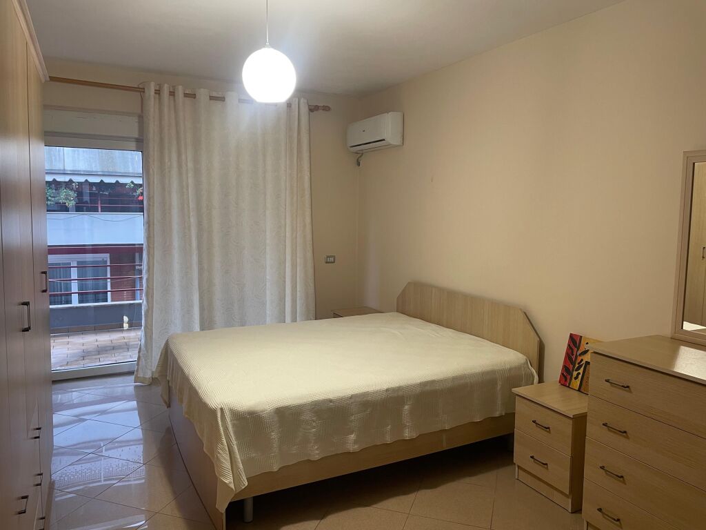 Jepet me qira apartament 2+1+ post parkimi, Liqeni i Thate