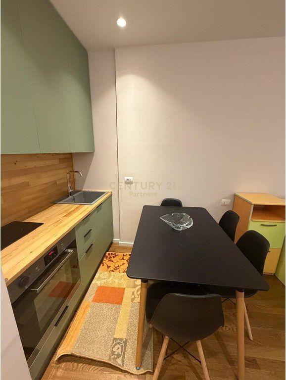 JEPET ME QIRA GARSONIERE TEK SHKOLLA MIHAL GRAMENO