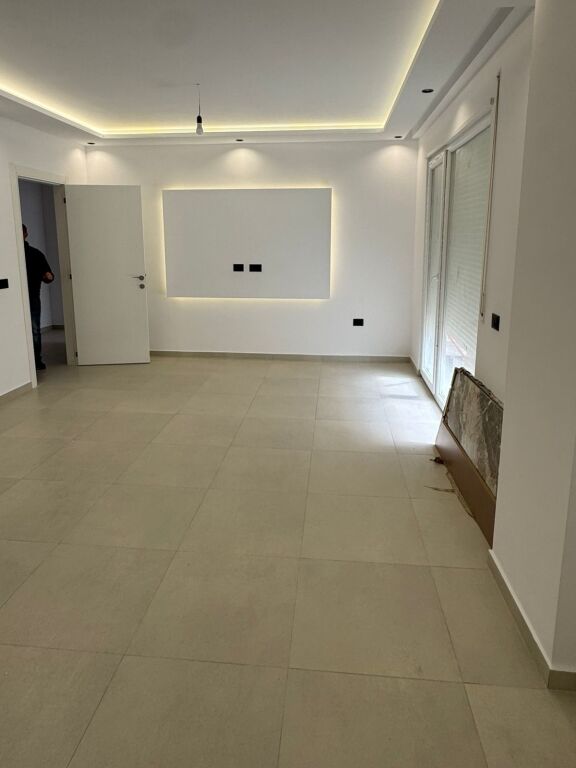 Shitet 2+1 pran hotel Gaxherrit Qsarak