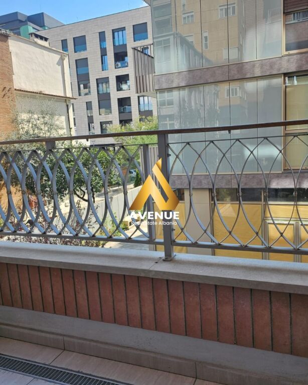 ZYRË ME QIRA – PRANË RTSH TIRANË