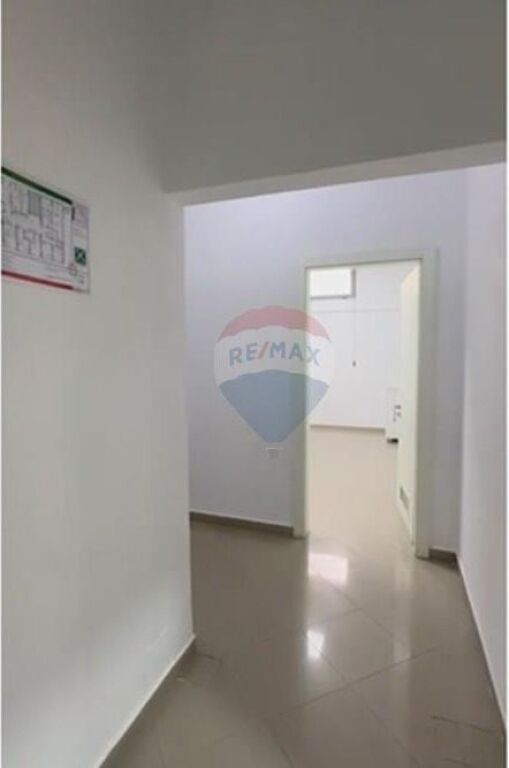 Zyrë - Për Qira - Pallati me Shigjeta, Tiranë