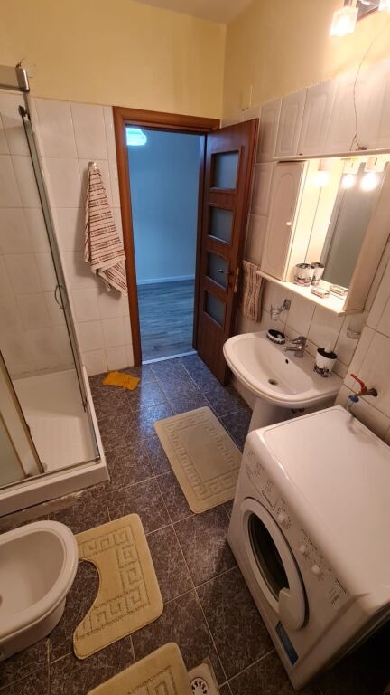 Shitet Apartament 1+1  Medrese   