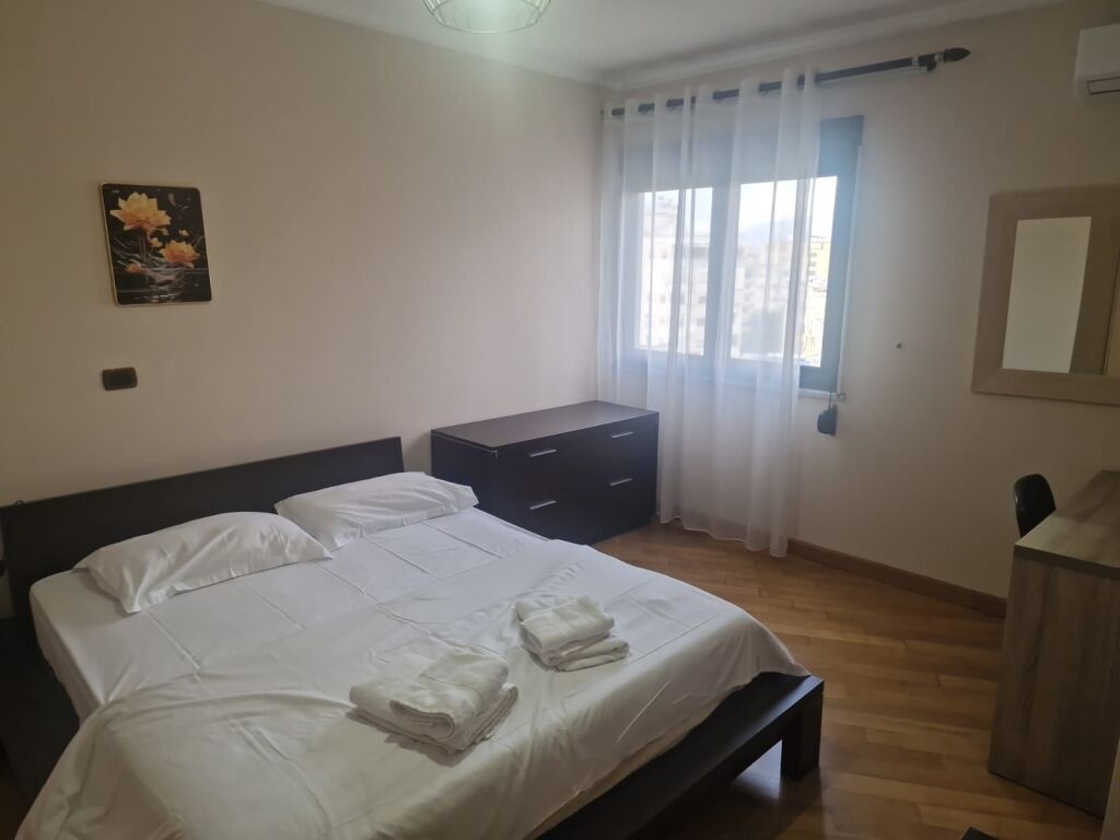 Shitet apartament eskluzive 2+1 ne Qender te Tiranes.