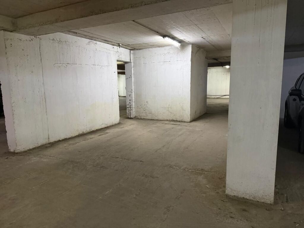 Garage in vendita – vicino al vecchio Mercato Elettrico