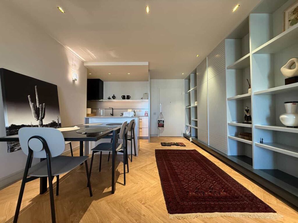 Apartament 2+1 në shitje 📍 Rruga e Elbasanit, pranë Ambasadës Amerikane 🇺🇸