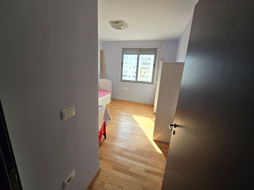 Apartament 2+1+2 në shitje, ideal për banim familjar ose investim.