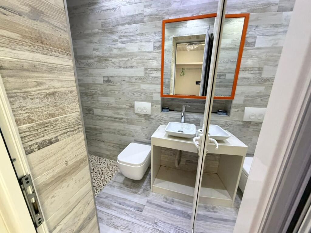 🏡 Shitet Apartament 3+1+2 me 2 ballkone 📍 Qendër Tiranë, Mine Peza (Kafe Flora)