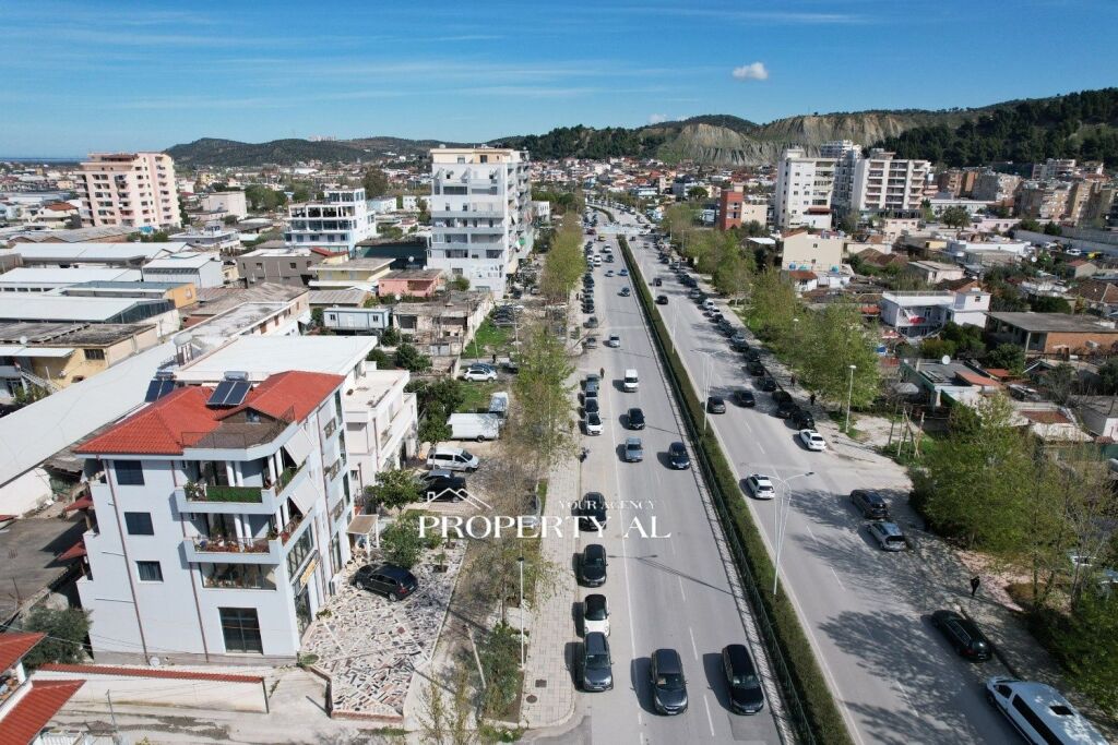 Objekt për Shitje në Rr. Gjergj Kastrioti, Vlorë – Mundësi Ideale Investimi &amp; Biznesi