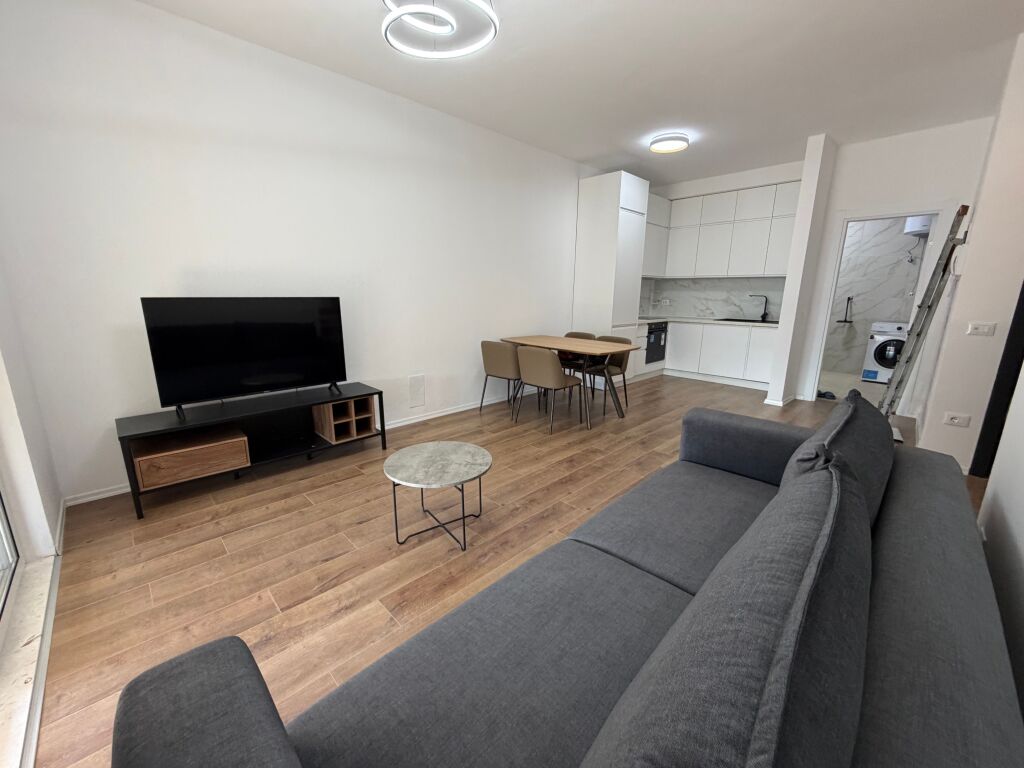 Jepet me qera apartament 1+1 në Don Bosko  • Kati: 9  • Tipologjia: 1+1  • Gjendja: i sapo arreduar  • Zona: Don Bosko  • Çmimi: 600€ / muaj  Apartamenti është i mobiluar në mënyrë moderne dhe gati për banim. Ndodhet në një zonë të aksesueshme dhe të preferuar.  Për më shumë informacion, kontaktoni.