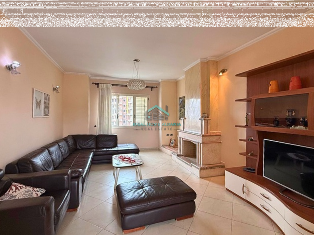 APARTAMENT ME QERA – PRANË KISHËS ORTODOKSE, VLORË