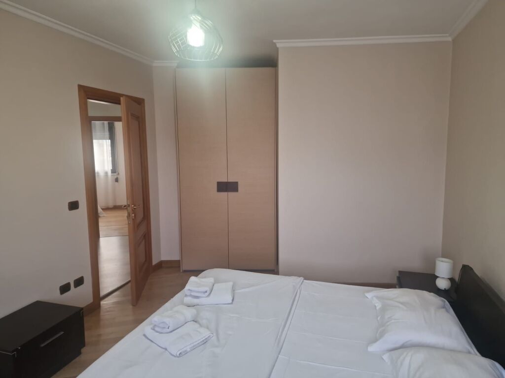 Shitet apartament eskluzive 2+1 ne Qender te Tiranes.