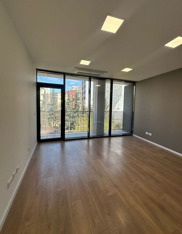 🏡 Jepet ambient per zyre me qira te Lake View