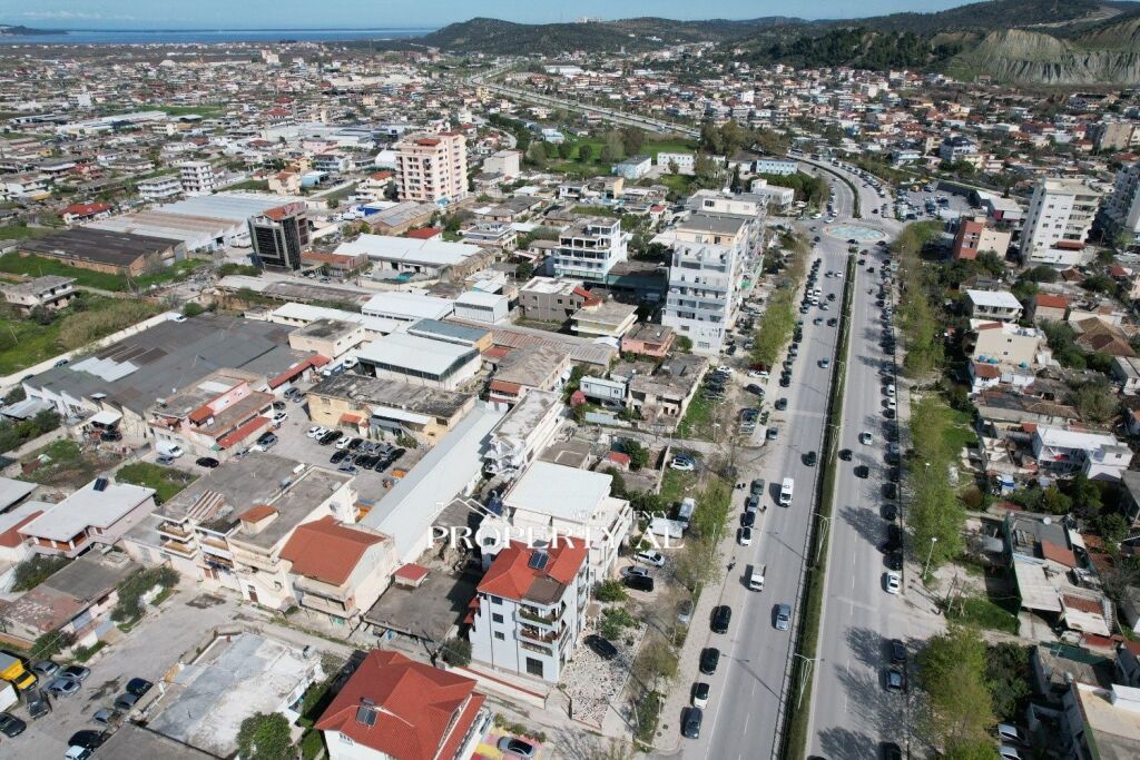 Objekt për Shitje në Rr. Gjergj Kastrioti, Vlorë – Mundësi Ideale Investimi &amp; Biznesi