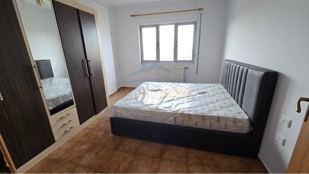 Affitto, Appartamento 1+1, Palazzo con freccia