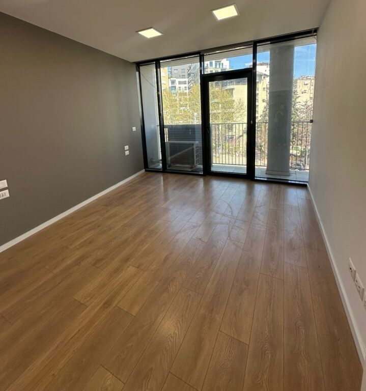 🏢 Spazio Ufficio in Affitto – Lake View Residence