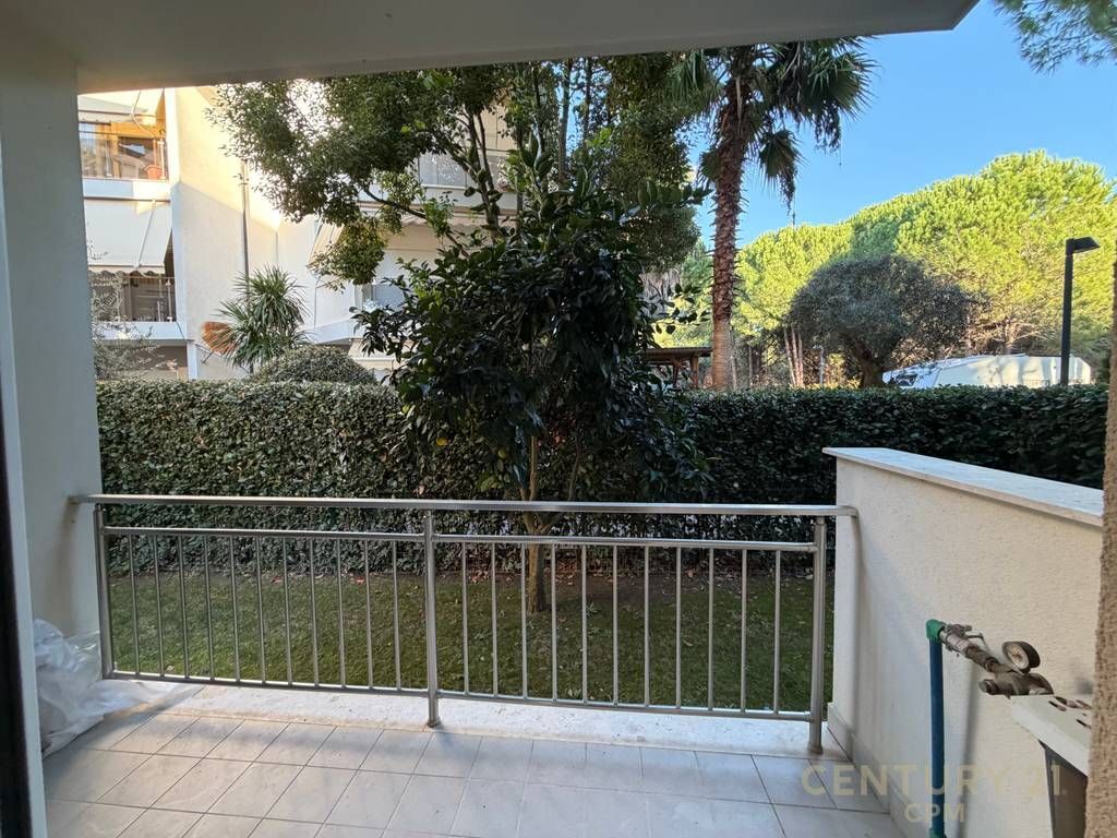 Apartament 2+1 me oborr për shitje në Gjirin e Lalezit!