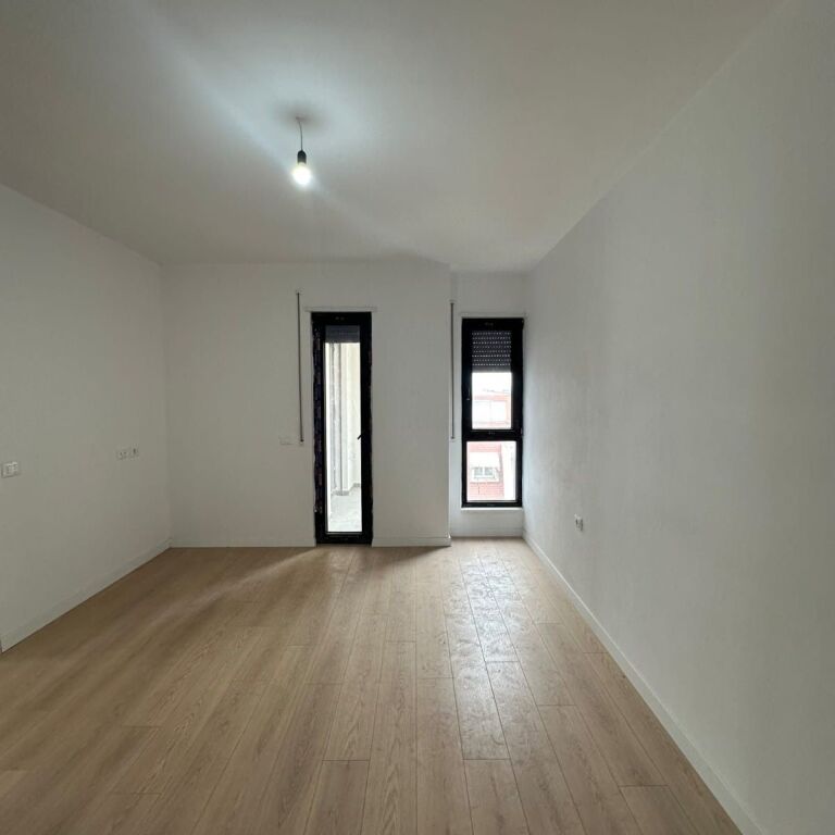 🏡✨ Apartament 3+1 për Shitje – Komuna e Parisit ✨🏡