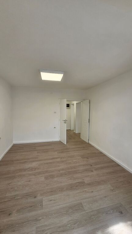 Appartamento 2+1 in Affitto – Incrocio Vasil Shanto, Tirana | 64 m² | Rinnovato