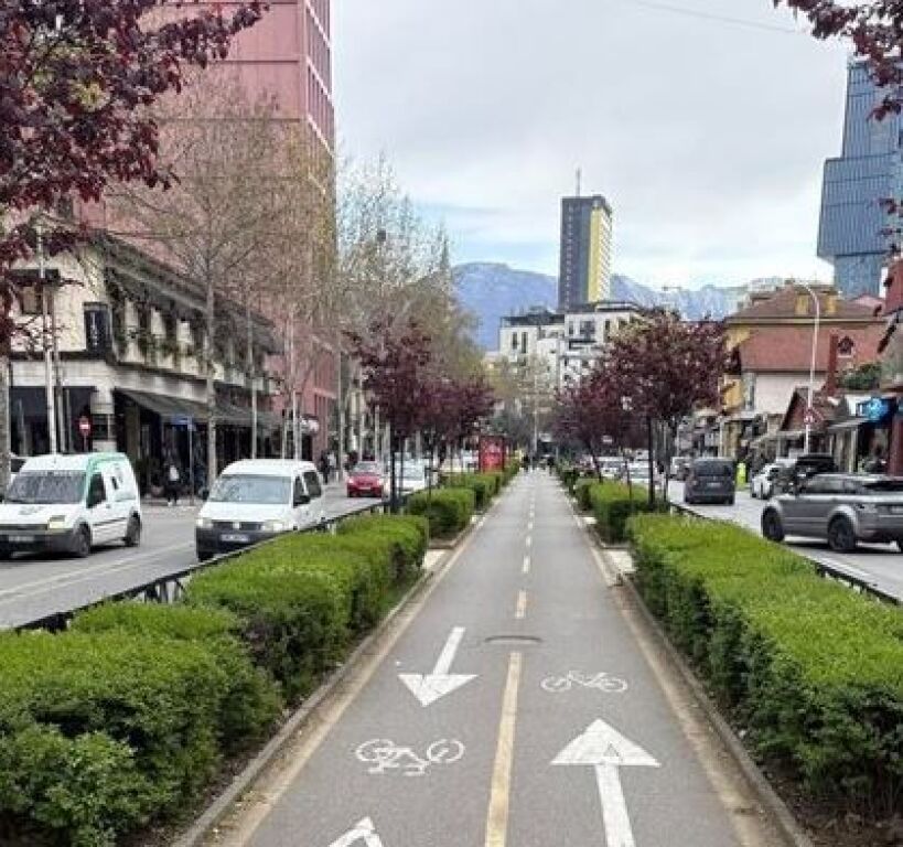 SHITET ZYRE BUZE RRUGES SE KAVAJES!