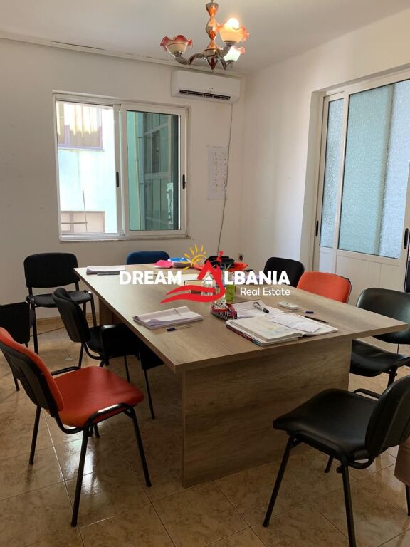 Ambient biznesi (Apartament 3+1) me qera ne zonen e 21 Dhjetorit ne Tirane (ID 4239091)