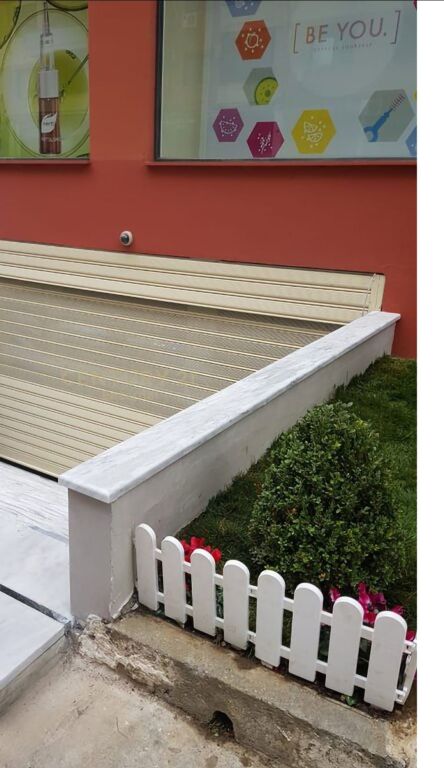 Spazio Commerciale in Vendita a Komuna e Parisit 201.600 € Superficie Totale 72m2