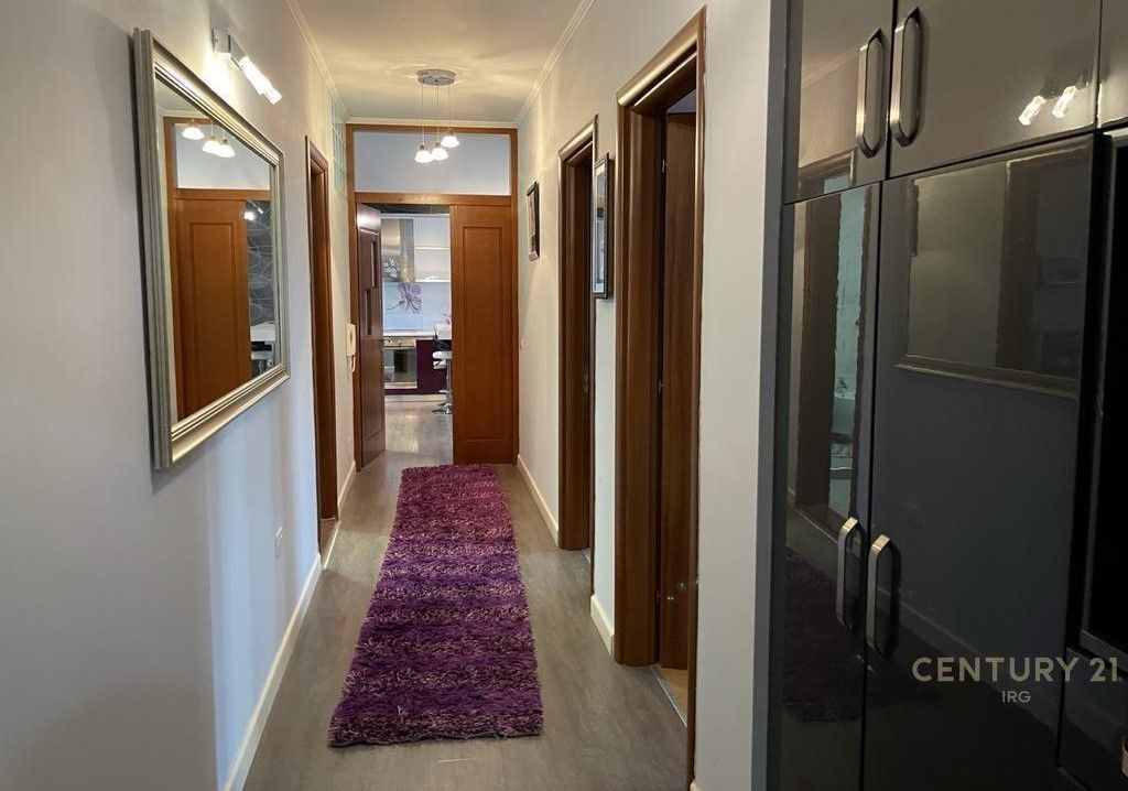 Shitet Apartament 2+1 në Yzberisht