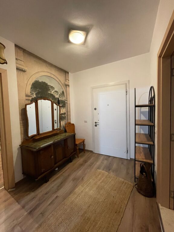 Apartament 2+1 per qera tek Rruga e Kosovareve