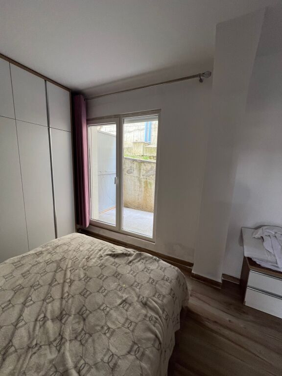 Shitet 1+1 te Liqeni Thate