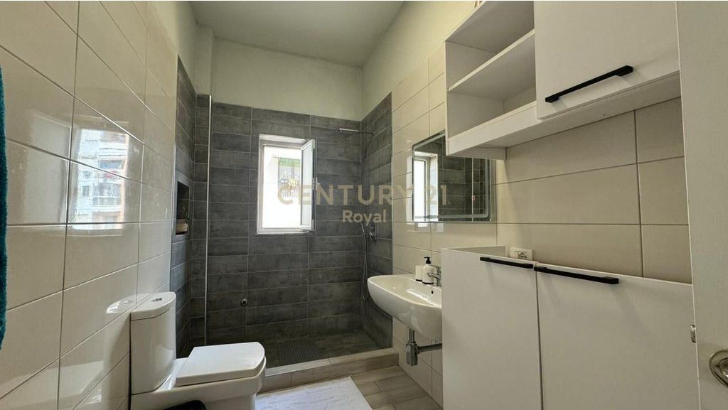 Appartamento 2+1 in affitto in Via Barricade, Tirana - 900€ | 75 m² 900 € /Mese