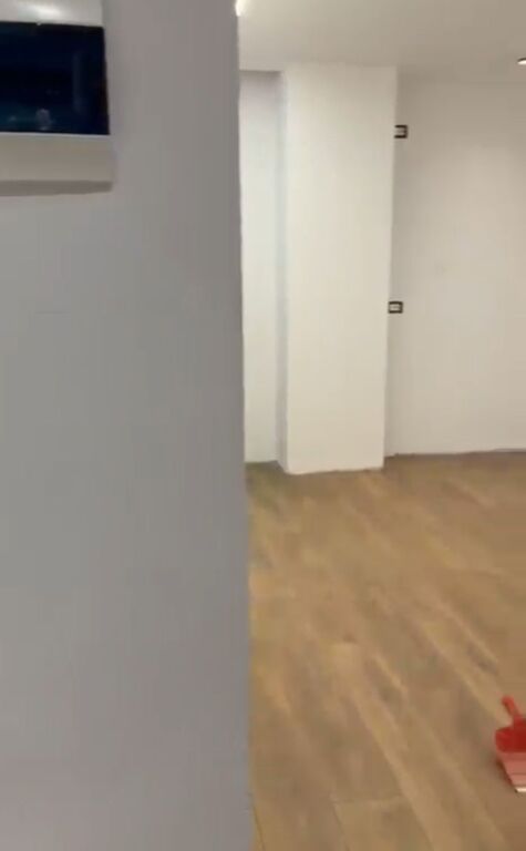 Shiten 2 apartamente 1+1 buze rruge  prane hotel Mondialit