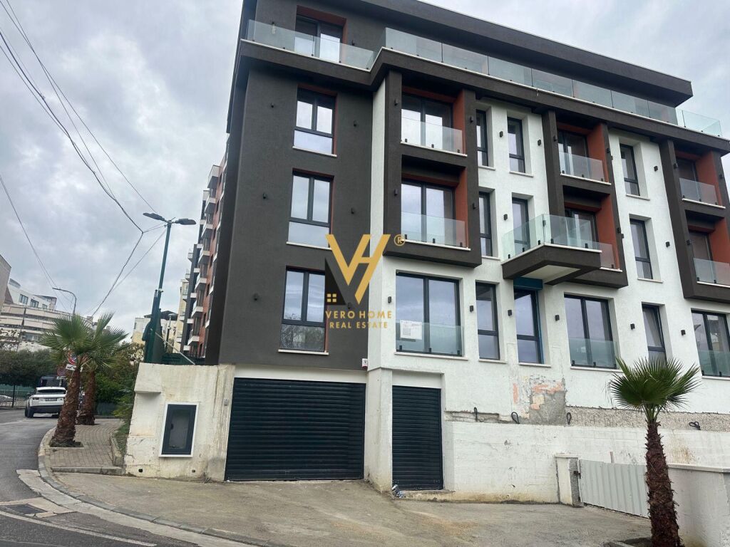 VENDITA EDIFICIO COMMERCIALE 1.100 M2 A KODRA E DIELLIT 2.500.000 EURO