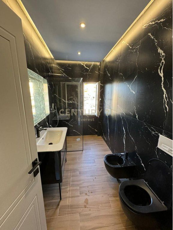 RESIDENCA LAKE LAND, JAPIM ME QIRA APARTAMENT 1+1+POST PARKIMI