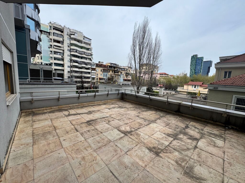 🏢 LOCALE COMMERCIALE (UFFICIO) IN AFFITTO – VICINO A BLOKU