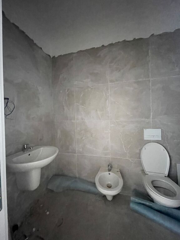 🏠JEPET ME QIRA | Apartament 1+1 + Post Parkimi – E-88, Rruga Dritan Hoxha