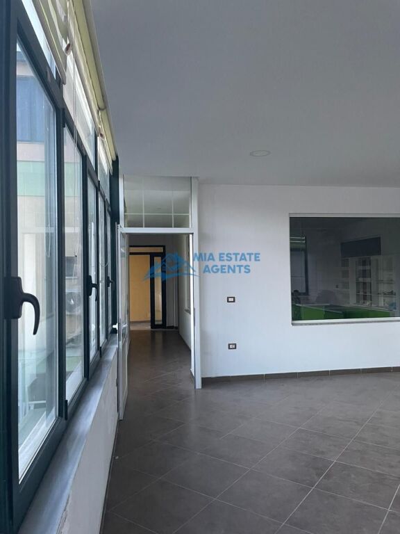 Ambient biznesi me qera – Spitallë, Durrës